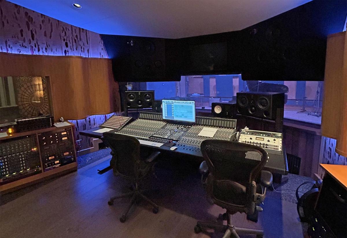 เปิดตัว 2200 Studios ที่ใช้งาน Solid State Logic ORIGIN Analogue Mixing Console ที่ Studio A