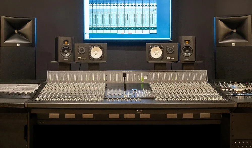 Belmont University ติดตั้ง SSL ORIGIN อนาล็อคคอนโซล 4 เครื่องที่ Quonset Hut และ Columbia Studio A