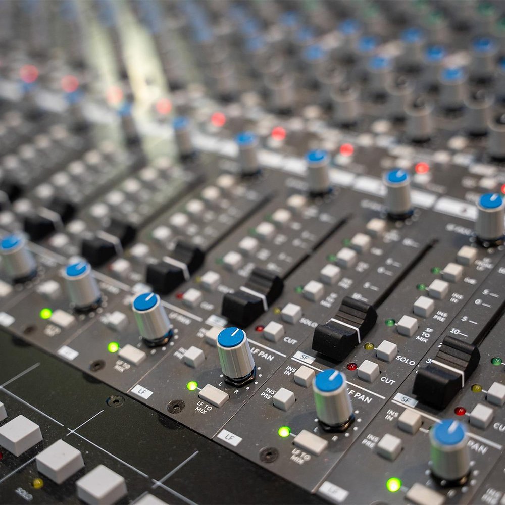 SSL ORIGIN ที่ Quonset Hut และ Columbia Studio A