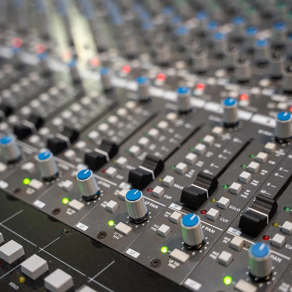 SSL ORIGIN ที่ Quonset Hut และ Columbia Studio A