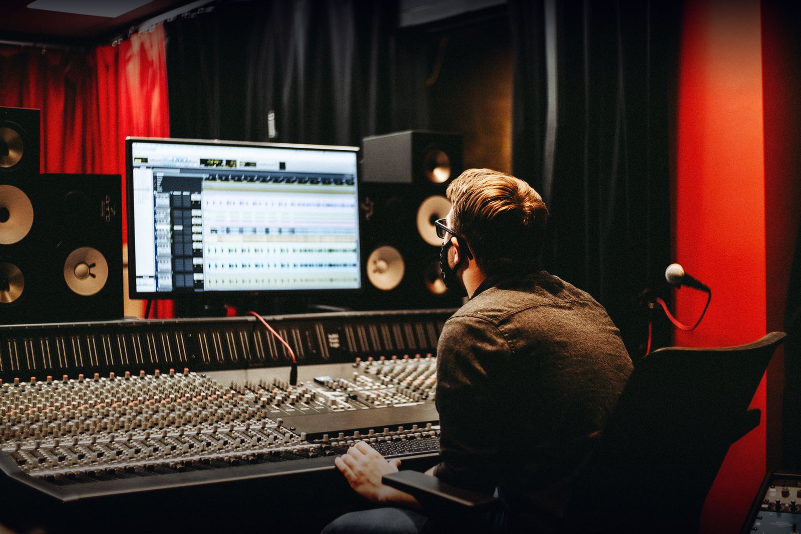 คอนโซลอนาล็อก SSL ORIGIN ในสตูดิโอของมหาวิทยาลัย Canadore