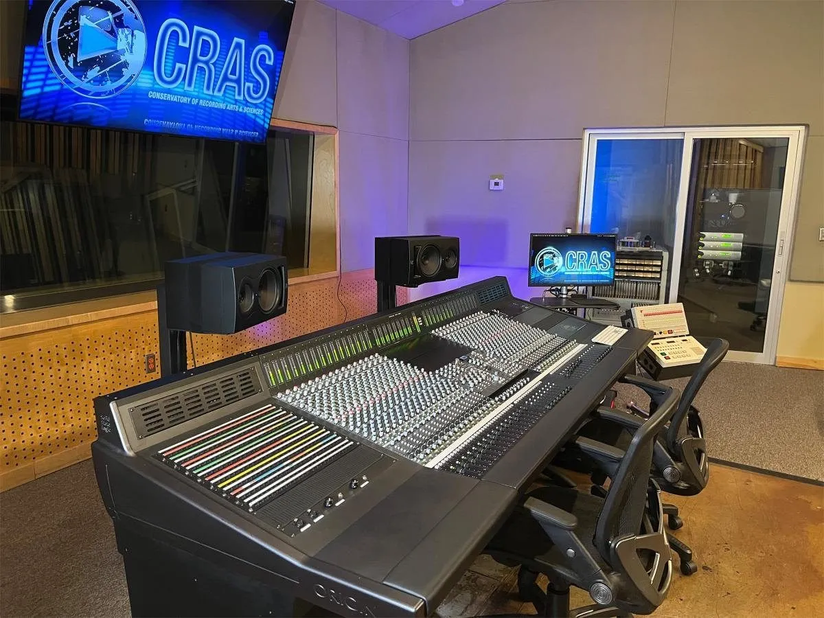 SSL ORIGIN ที่ติดตั้งใน Studio B ของ CRAS