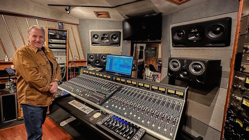 EastSide Sound สตูดิโอบันทึกเสียงที่เปิดมายาวนานรองจาก Electric Lady ในนิวยอร์กซิตี้ ได้ติดตั้ง Harrison 32Classic และ SSL Controller