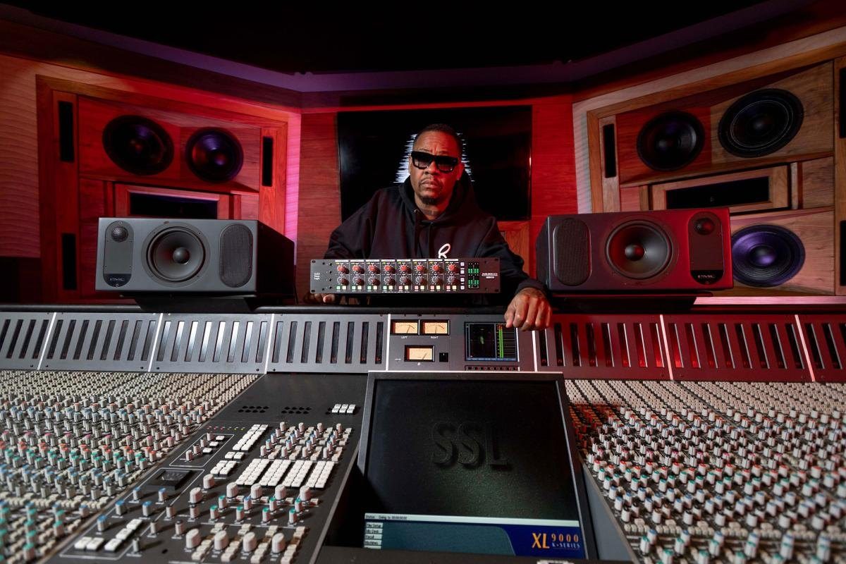 Bernard Edwards Jr. ผู้ที่ชนะรางวัล Grammy Award ได้ใช้ SSL Pure Drive