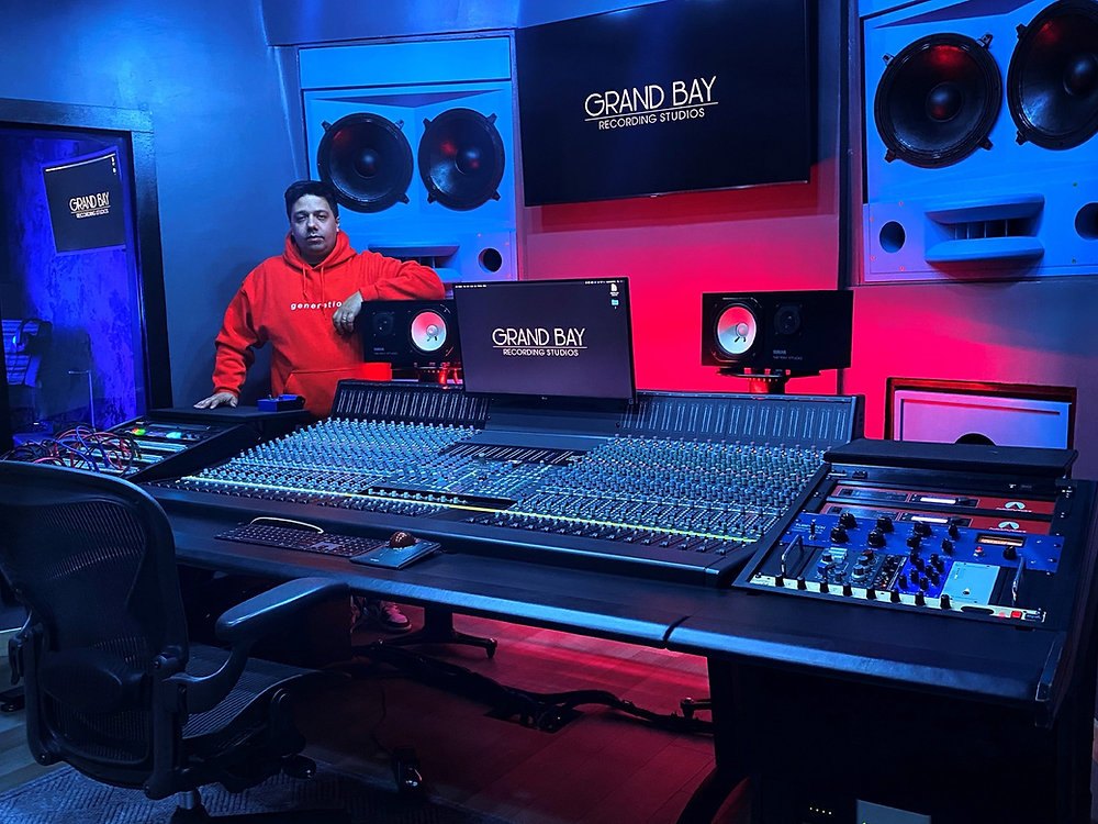 Grand Bay Recording Studios กับมิกเซอร์ SSL ORIGIN Console