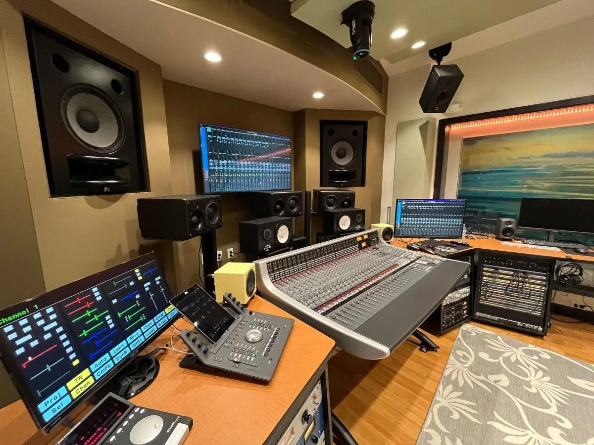 Solid State Logic AWS 948 delta SuperAnalogue Console ภายใน Line Studio