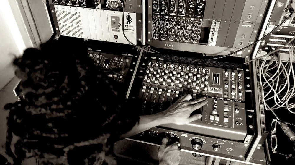 Jahdub Studio ในตระกูล SSL Family ที่ใช้ SSL X-Desk และ SSL X-Rack