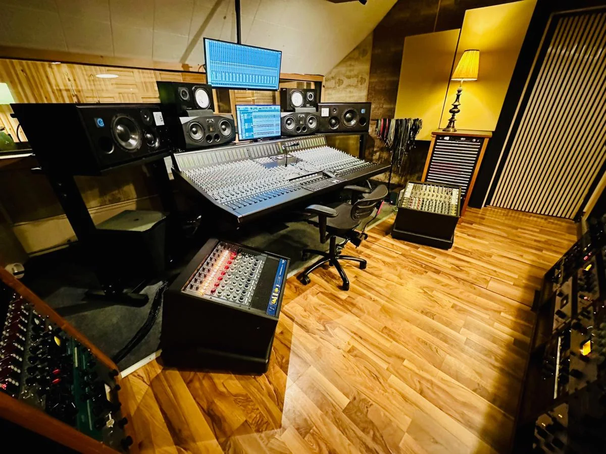 SSL ORIGIN 32 ที่ Kingsize Soundlabs ลอสแอนเจลิส