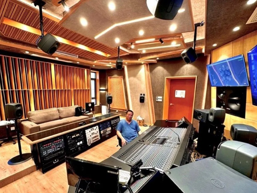 ห้อง Control ของ YFY Studio พร้อม SSL Origin และระบบมอนิเตอร์ Immersive