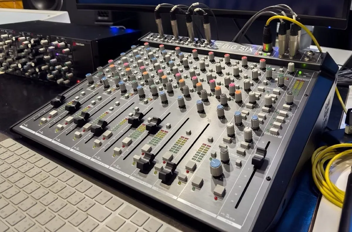 SSL BiG SiX console