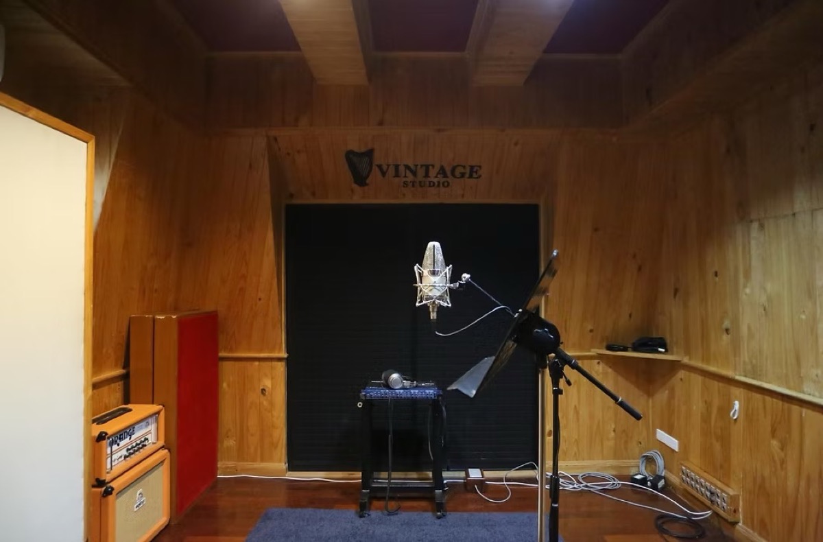 Studio B recording room